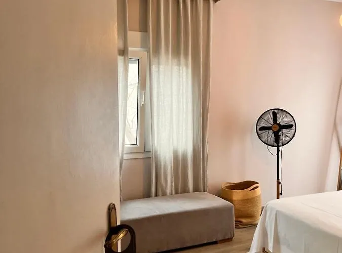 Acanthus Apartment *